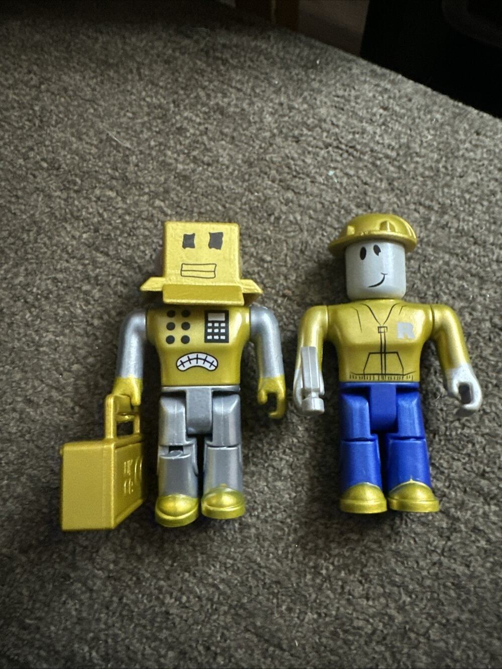 ROBL0X GOLD Mr. Robot/buikderman Lot Of 2 Icons Collector's Set